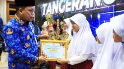 Pj Walikota Tangerang serahkan hadiah pemenang Lomba Mewarnai Gambar Peta Informasi Geospasial Tahun 2024